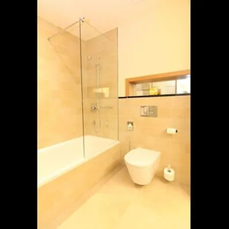 Hotel Lind 4*